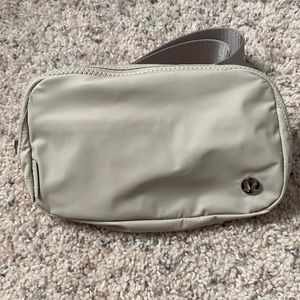 Lululemon Everywhere Belt Bag in Trench